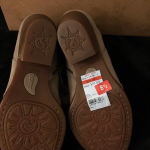 Born booties 8.5 beige